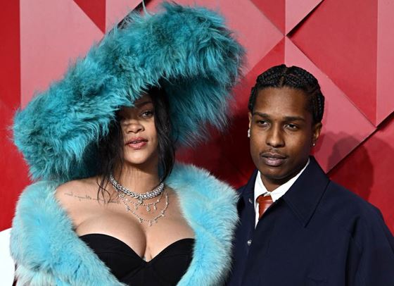 Риана открадна вниманието по време на Британските модни награди