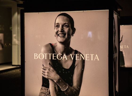 Главният изпълнителен директор на Bottega Veneta напуска и поема ръководството на Moncler