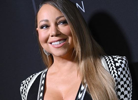 Братът и сестрата на Марая Кери я изправят срещу съда