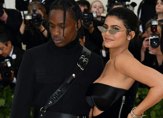 Кайли Дженър и Травис Скот посрещнаха второто си дете