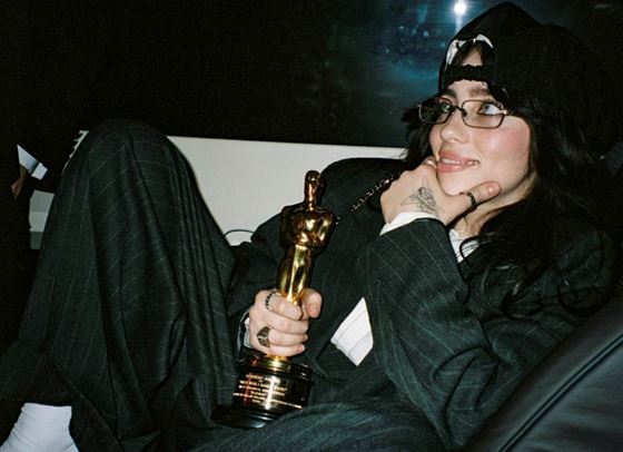 Били Айлиш разкри кога излиза новия й албум