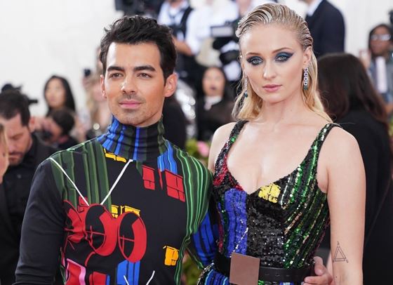 Джо Джонас и Софи Търнър показаха нови снимки от сватбата си