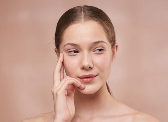 3 трика за перфектна кожа, които ни се иска да знаехме през 20-те си години