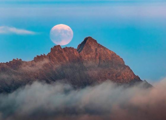 Ягодовата луна озарява небето ни днес. Ето как ще се отрази на зодиите
