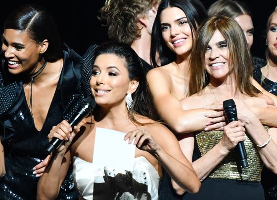 Три специални, но съвсем, съвсем различни любовни истории