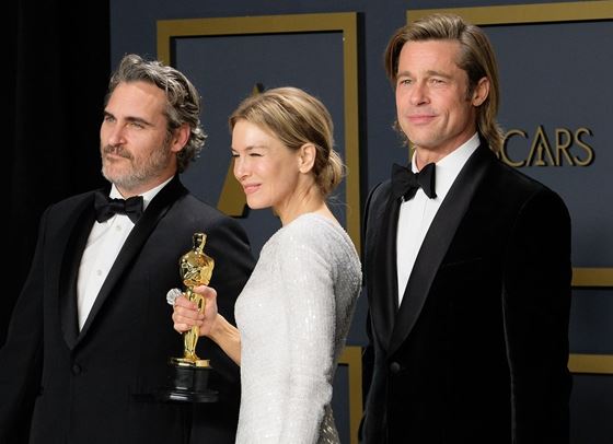 Връчват Оскарите на присъствена церемония през април