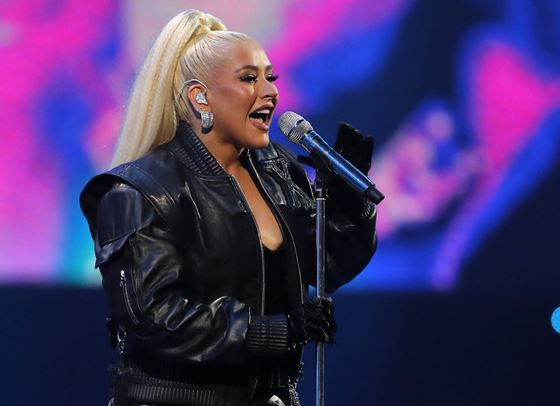 Кристина Агилера се е научила да прави прически заради дъщеря си