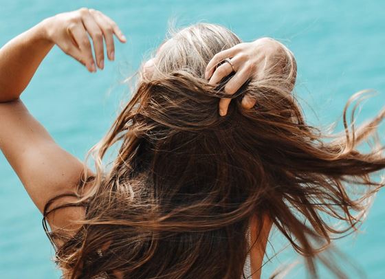 Къдриците бележат завръщане, а дългият бретон...