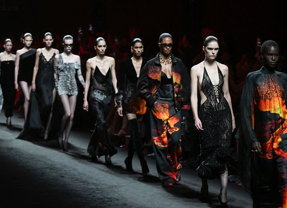 Roberto Cavalli: Eсента на 2025 носи вдъхновението на Помпей