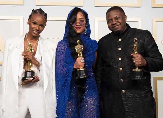 Оскарите връчват специална Twitter награда, ще има и водещи