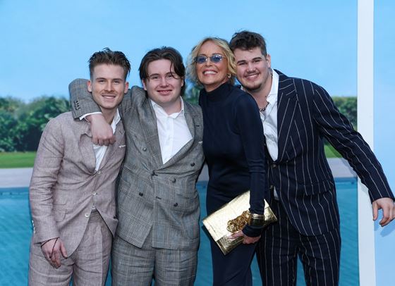 Шарън Стоун показа синовете си