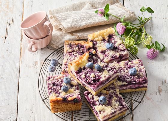 Най-вкусният край на лятото: Боровинков пай с хрупкав крамбъл