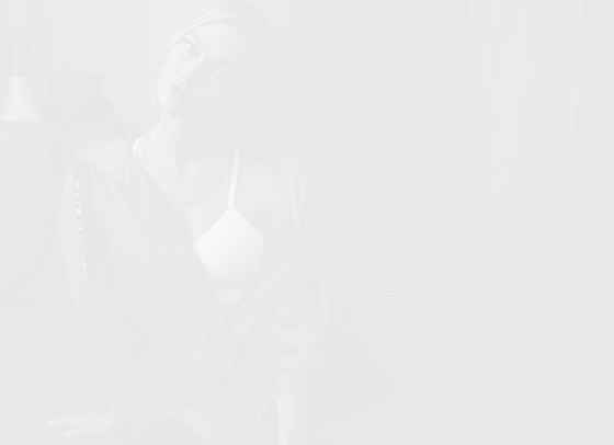 Карли Клос посвещава първата си спортна колекция на женската сила