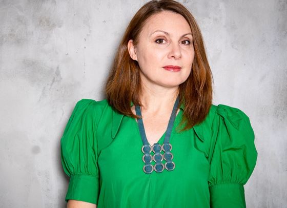 Искра Джанабетска: Обичам да откривателствам в океана на детската литература