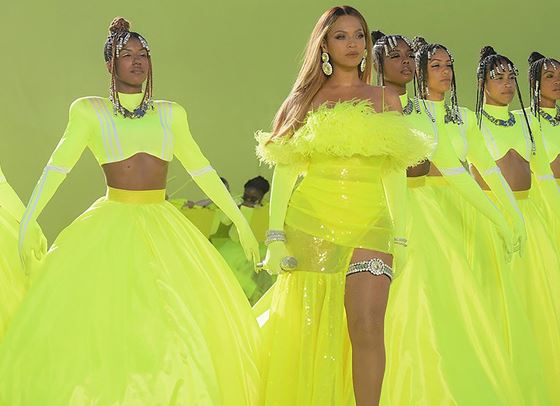 Просто погледнете прозрачната рокля на Бионсе...