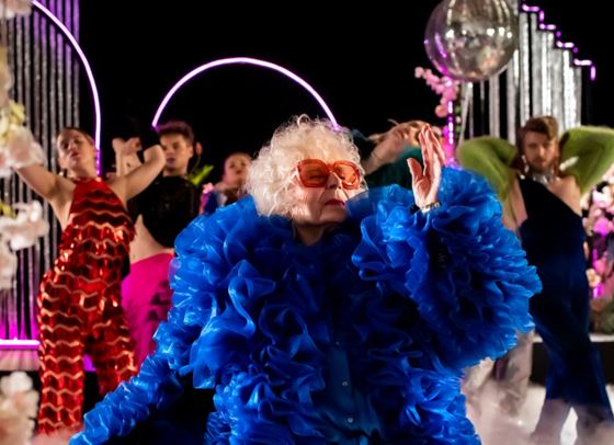 Диджей Вика: 84-годишната звезда на варшавската сцената