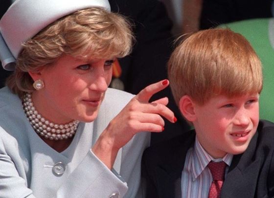 Принц Хари: &quot;Смъртта на майка ми остави огромна дупка в мен&quot;