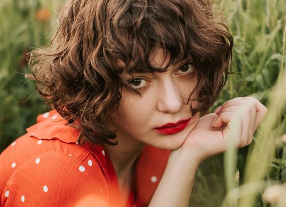 Чeрвеното червило продължава да е първородният грях в грима