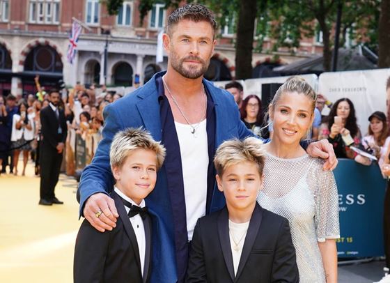 Близнаците на Крис Хемсуърт откраднаха шоуто в Лондон