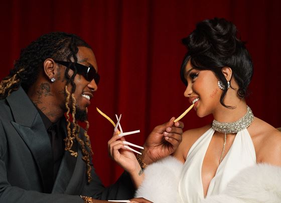 Карди Би си направи татуировка на лицето