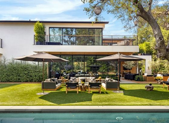 Софи Търнър и Джо Джонас продават дома си в Ел Ей