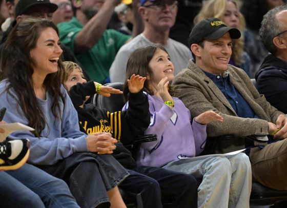 Мила Кунис и Аштън Къчър показаха децата си