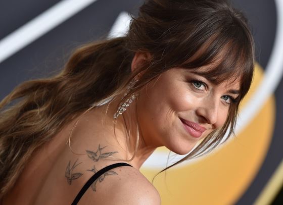 Twitter полудя по няколко лайма в кухнята на Дакота Джонсън