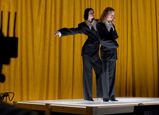 Решителна, дръзка и съвършена, такава ще е есента с H&amp;M Studio A/W 23