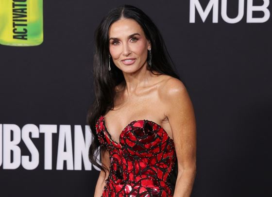 Деми Мур - огън момичето на Oscar de la Renta