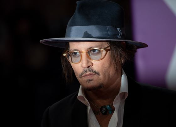 Джони Деп живее щастливо и спокойно във Великобритания