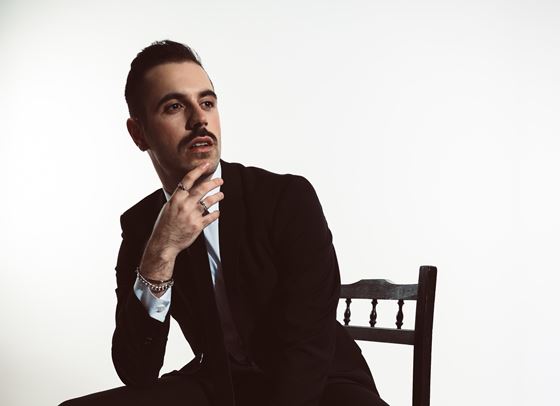 В кожата на Коста Каракашян