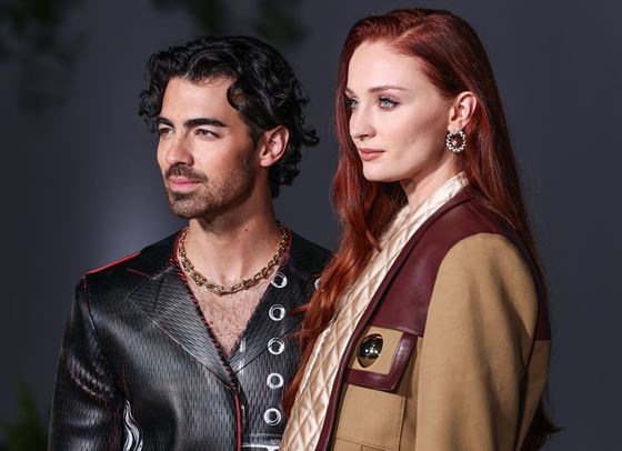 Джо Джонас е сигурен, че Софи Търнър променя погледа му към живота