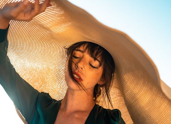 Няколко прости действия (и продукти), с които увреждаме косата си