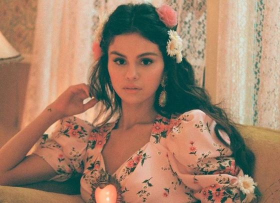 Селена Гомес изненада с романтичен сингъл на испански