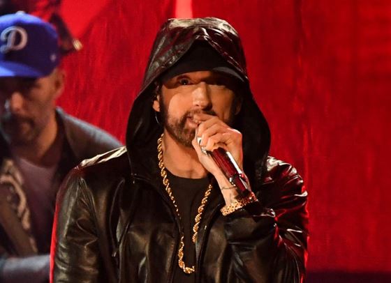 Еминем ще става дядо