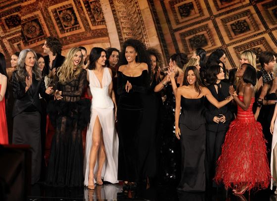 Ревюто, което събра плеяда от звезди на подиума