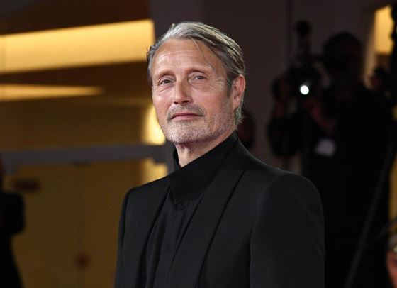 Мадс Микелсен показа съпругата си