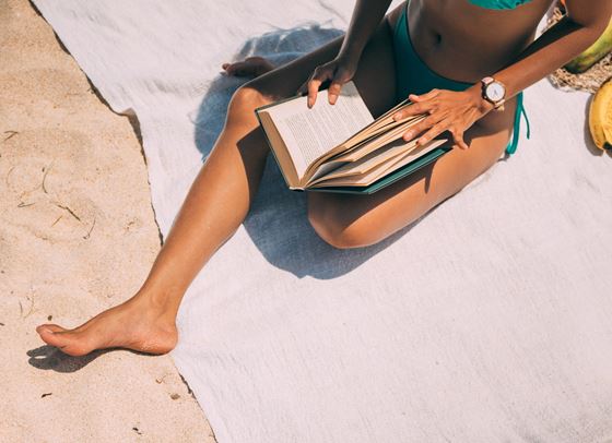 С книга на плажа: 14 заглавия, които да вземем със себе си