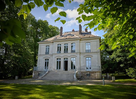 Последната вила на Карл Лагерфелд излиза на търг