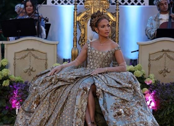 Джей Ло посрещна рождения си ден като кралица