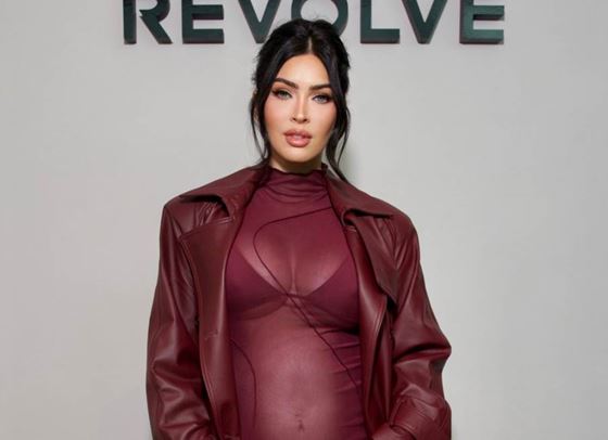 Меган Фокс показа бременно коремче