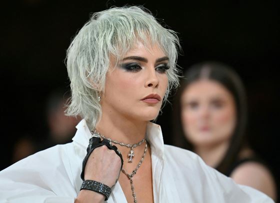 Кара Делевин се разплака за Карл Лагерфелд