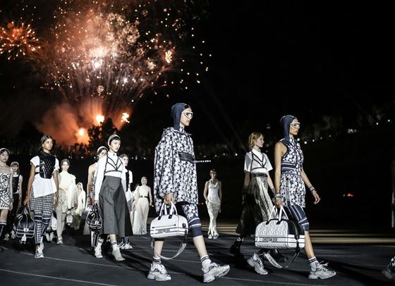 Dior Cruise 2022 носи магията на Древна Гърция