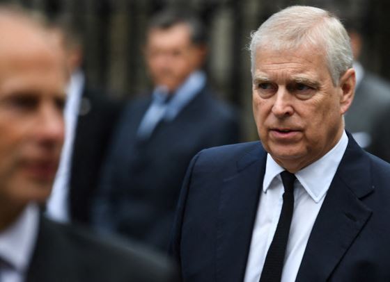 Принц Андрю може да бъде изгонен от двореца си