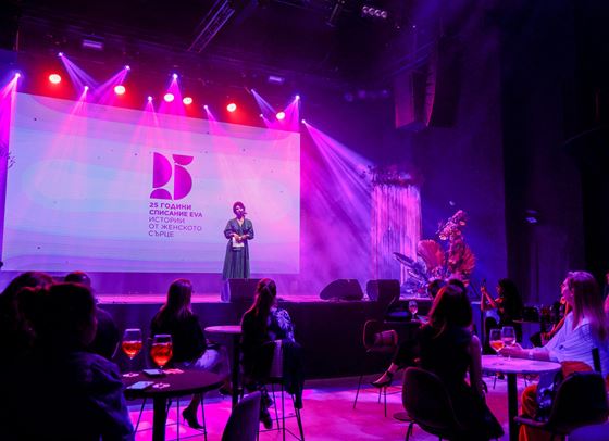 EVA стана на 25