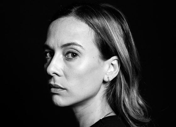 Весела Бабинова представя първия си моноспектакъл