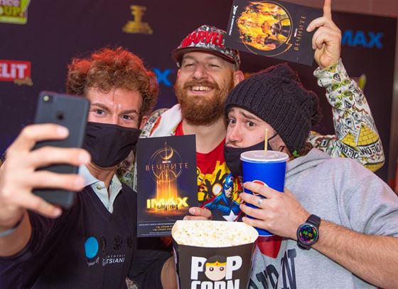 Звезди и фенове посрещнаха „Вечните&quot; в София