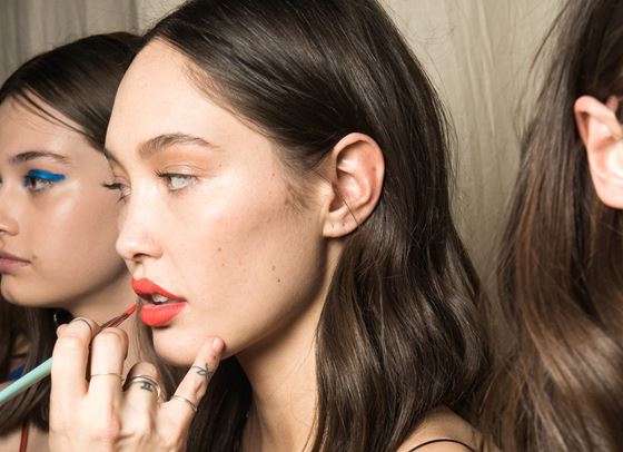 Диско от 70-те + още 4 зимни тенденции при грима