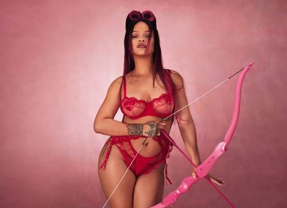 Риана разпали страстите с новата си колекция бельо за Свети Валентин