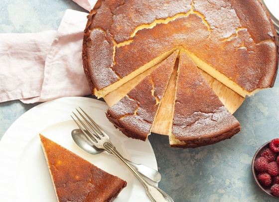 Баски чийзкейк със сладко от малини